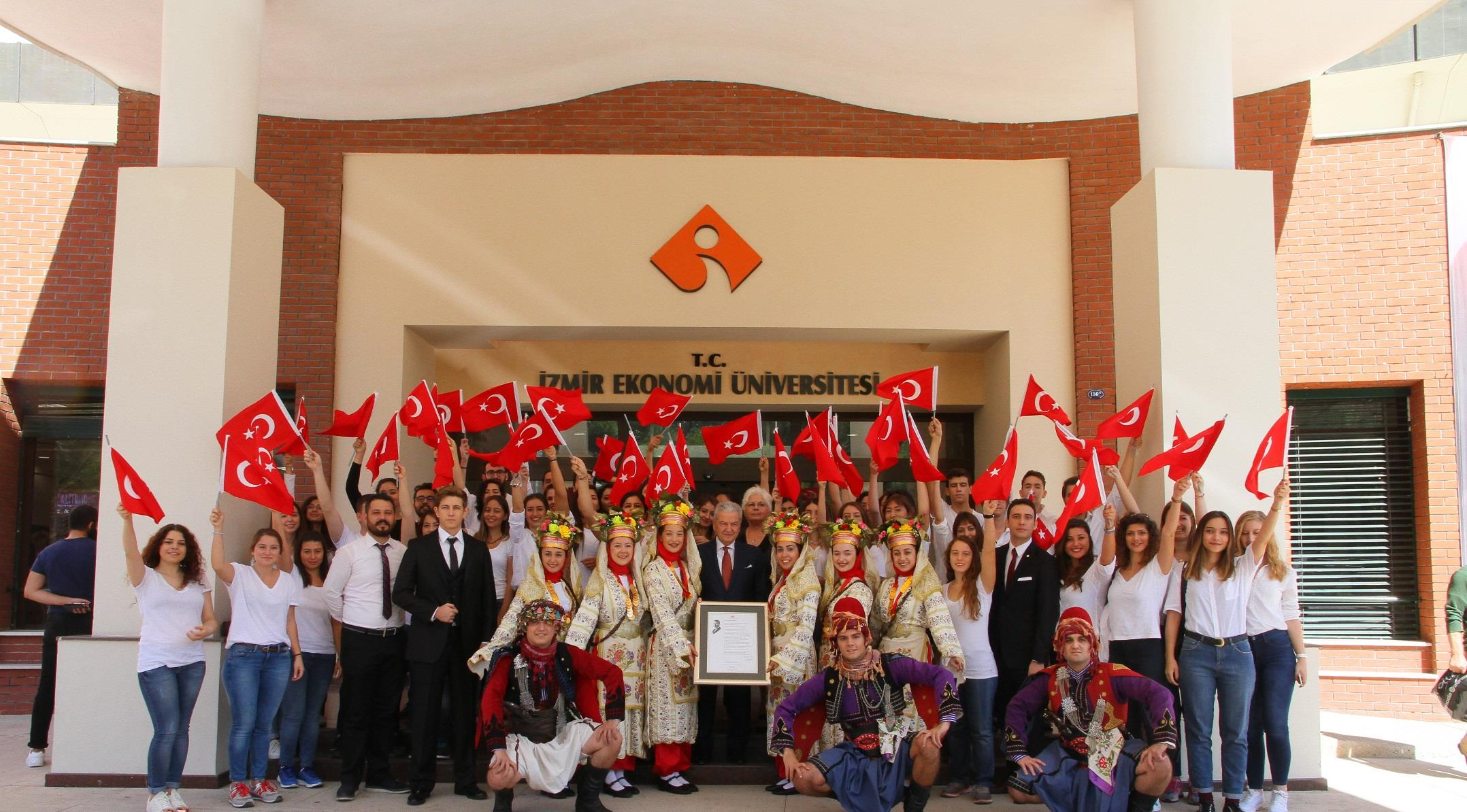 İzmir Ekonomi Üniversitesi