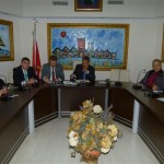 Başkan Kocadon a Esnaf ve Sanatkarlar Odası ziyareti sırasında Yalıkavak Belediye Başkanı Mustafa Saruhan ve Yalı Belediye Başkanı İsmail Altındağ da eşlik etti.