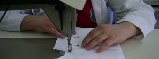 1.5.4. Patlet Çalışması Kadın pantolonunda patlet çalışması: Patlet, pantolonda kapanmayı ve süslemeyi sağlamak amacıyla dikilen bir parçadır.