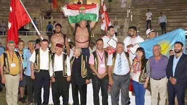 İbrahim Öztek in himayesinde Mersah alanında gerçekleşen müsabakalar sonunda, 60, 70, 80, 90 ve ağır sıklette şampiyon olan güreşçiler madalyalarını aldı.