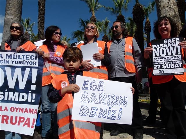 yol sorunu çözülen 83 yaşında ki amca: yüzüm güldü Bodrum Belediye Başkan Yardımcısı Taner Uslu, Büyüklere Saygı Projesi kapsamında Pınarlıbelen Mahallesi Kaklık Mevkii nde yaşayan ve araç gidemediği