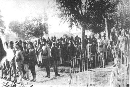 Urfa da direnişe hazırlanan bir grup kuvayımilliyeci-1920 Namık takma adıyla direnişi organize eden Yüzbaşı Ali Saip Bey, emrindeki birliklerle Fransız kuvvetlerine karşı yoğun bir muharebeye