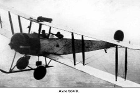 başlamış, aynı yılın Eylül ayında mecburi iniş sonrası kırım geçirmiştir. Avro 504 K İki kişilik keşif ve eğitim uçağıdır.