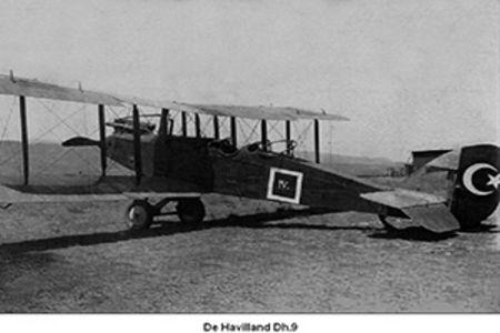 İki kişilik silahlı keşif ve bombardıman uçağıdır. Envantere giren ilk De Havilland Dh.9, Sakarya Savaşı başında kaybolup Muğla civarına iniş yapan Yunan uçağının ele geçirilmesi ile elde edilmiştir.