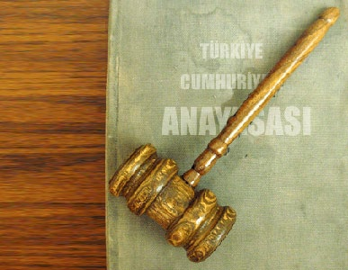 Ekim 2011 TÜRKİYE KAMU-SEN 6 TÜRK EĞİTİM-SEN DEMOKRATİK HAKLARIMIZ İÇİN ANAYASA DEĞİŞİKLİĞİ TEKLİFİMİZ Türkiye Kamu-Sen, memurların sendikal ve demokratik haklarının geliştirilmesi için Anayasada
