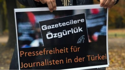 Gazete, bu durumu protesto etmek için "Sansürlenmiştir" manşetiyle çıktı.