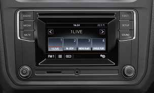 Hem araç bilgilerini takip edebileceğiniz hem de radyoyu kontrol edebileceğiniz renkli 5" dokunmatik ekran çok daha fonksiyonel.