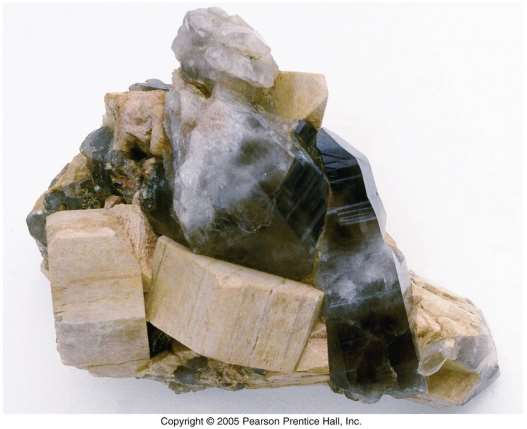 Pegmatitik Doku Son derece kaba tanelidir. Pegmatitler granitik magmasının son kristalleşme evresinde oluşur.