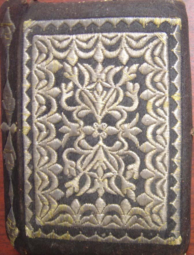 70 Resim 14. Antalya Müzesi 1.5.97 Envanter No.lu Eserin İşlemeli Cildi Yazılı ciltler; Genellikle 16.