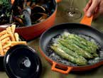 black orange siyah turuncu LV Y TV 20 K0 w: 10,5cm l: 38,5cm h:5,1cm 0,77 lt 1-2 1,97 kg Description: Frying Pan, Integral w/metal handles.