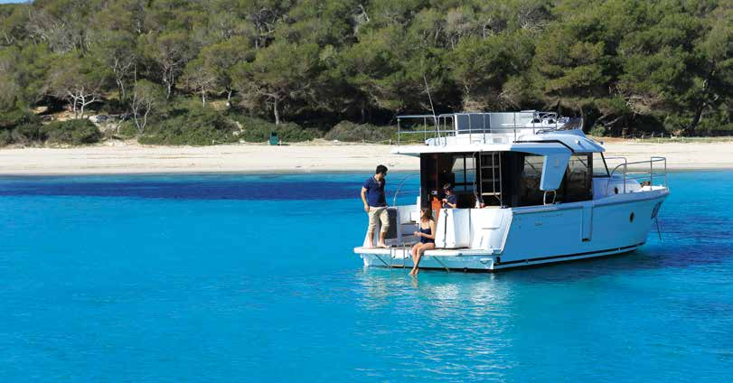 LOVE TRAVEL SWIFT TRAWLER 30 34 44 50 Swift Trawler 50 artık yepyeni bir silüete sahip Swift Trawler 44 Swift Trawler 44, okyanus seyri için tasarlanmış,