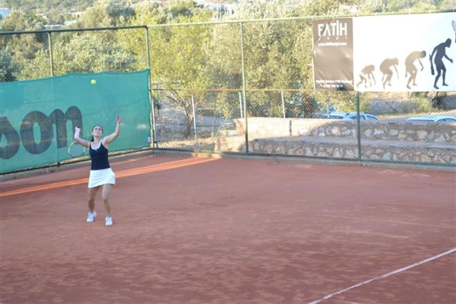 HERA BODRUM CUP TA MUHTEŞEM FİNAL Hera Kuaför ün sponsorluğunda düzenlenen 1. Bodrum Hera Cup Tenis Turnuvası muhteşem maçların ardından sona erdi.