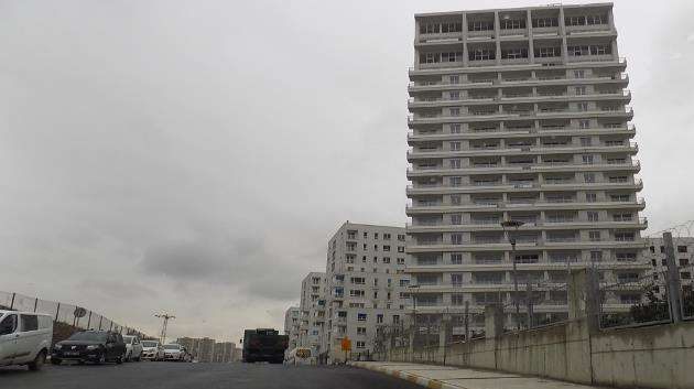 15 I Blok Karşıyaka Rezidans; 3 Bodrum+zemin+18 normal kattan oluşmakta olup blokta 9 adedi Dükkan, 176 adedi Rezidans olmak üzere toplam 185 adet bağımsız bölüm yer almaktadır.