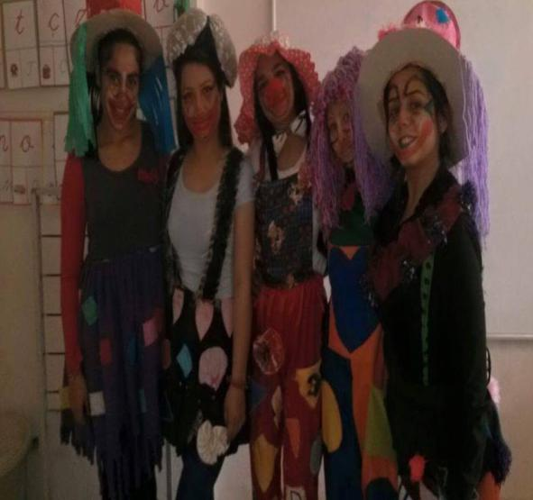 KEMAHLIOĞLU'nun 5 kız öğrencisi, palyaço