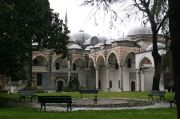 View Short Description Yakla##k 400 y#l Osmanl# Devletinin yönetim merkezi olan Topkap# Saray#, dünyan#n en eski saraylar#ndan biridir.