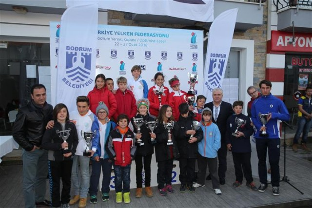 TYF Yarıyıl Kupası, töreni ile son buldu ödül TYF Yarıyıl Yelken Kupası, düzenlenen ödül töreni ile sona erdi.