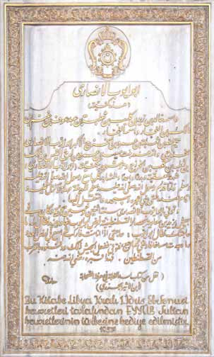 yazılarını yazdığı, Şişli Camii nden kaldırılarak Karacaahmed Mezarlığı nda Şeyh Hamdullah ın kabrinin az uzağına defnedilmiştir.