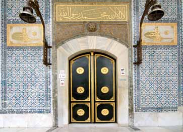 29 SULTAN III. AHMED Sultan III. Ahmed hattat padişahlar içerisinde önemli bir yere sahiptir. Güzel sanatlarla ilgili ve sanatla uğraşan bir padişahtı.