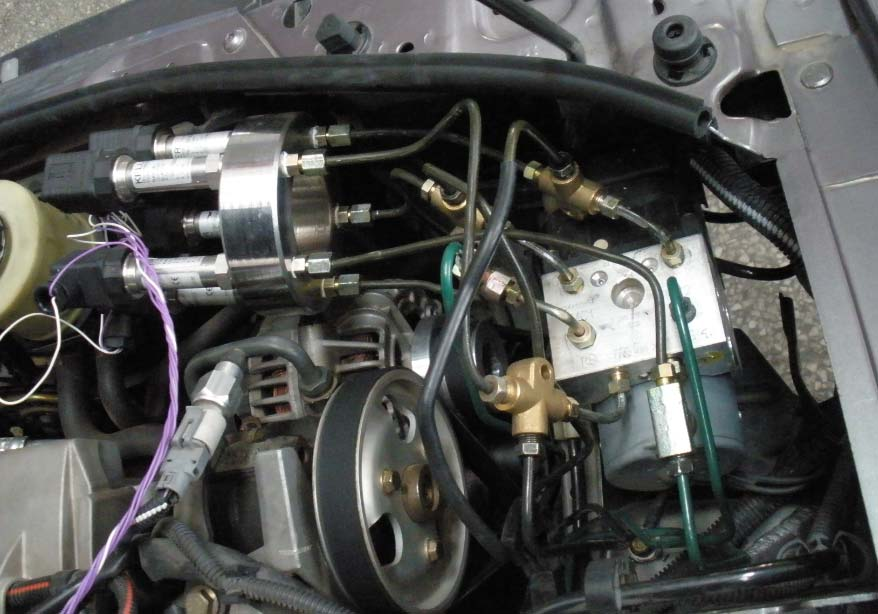 165 Şekil 7.24. Renault Megane için hidrolik modülatör bağlantı şekli 7.4.3. Honda Civic test aracı Honda test aracında ABS 5 ailesinden biraz daha ilerletilmiş bir model olan Bosch ABS 5.