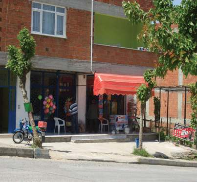 Sahip oldukları ekonomik ve sosyal aktivitelerle yakın çevrelerini de canlandırırlar.