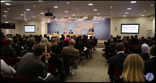 IRAK TAKİ İNGİLİZ BÜYÜKELÇİ: TÜRKMENLERİN ANAYASA YÜZÜNDEN HAKLARI ÇİĞNENMİŞ OLDU 12 Şubat 2014 Londro da Chatham House müessesesi tarafından Irak hakkında düzenlenen bir kongrede Irak ın bugünkü