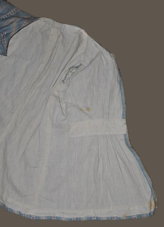 Kullanılan Yardımcı Malzeme: Astar krem rengi pamuklu kumaştan yapılmıştır. Dikim için dokuma renginde pamuklu iplik kullanılmıştır.