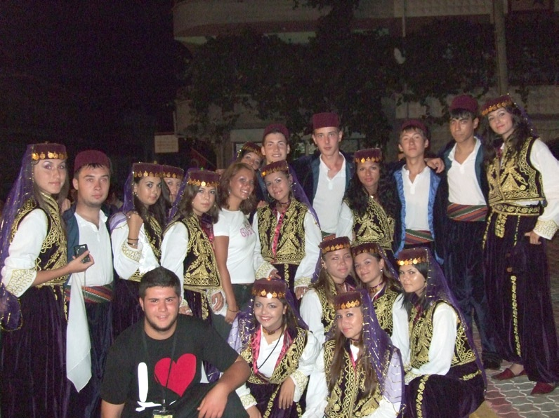 În Festivalul de folclor al popoarelor turcice perioada 17-26 iulie 2008 în oraşul Yalova-Turcia s-a desfăşurat a XI-a ediţie a Festivalului de folclor al popoarelor turcice în organizarea Centrului