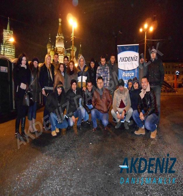Ukraynada bulunan firma yetkililerimiz ve Türk rehberimiz tarafından karışılanan öğrenci grubumuza Türkiyeden giden yetkilimizde eşlik etmekte ve öğrencilerimizin üniversite ve yurt kayıtları, yurt