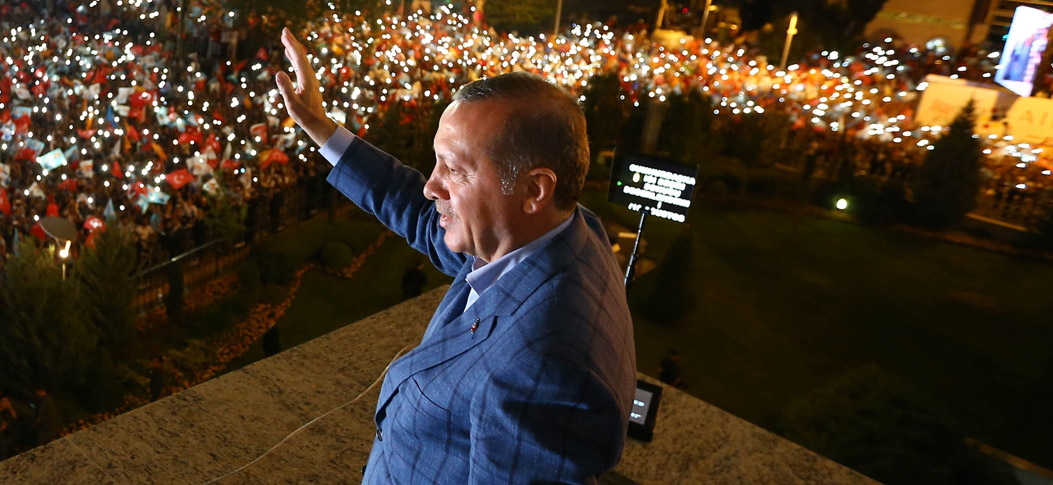 Liderlerden Erdoğan a tebrik mesajı Ağustos 11, 2014-12:17:00 Geçici sonuçlara göre cumhurbaşkanı seçimini kazanan Başbakan Erdoğan'ı liderler telefonla arayarak ve mesajlarla kutluyor.