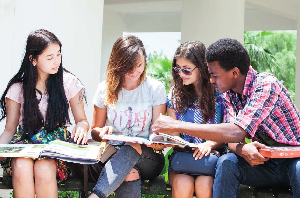 YABANCI DİLLER ve İNGİLİZCE HAZIRLIK OKULU Yabancı Diller ve İngilizce Hazırlık Okulu nda (YDİHO) sınıf içi ders etkinliklerine ek olarak, öğrenciler bireysel çalışma merkezlerinde multi-medya