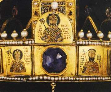 50 Resim 4.34. Szent Korona, Magyar Nemzeti Muzeum, Budapeşte, 11 yy 4.4. OSMANLI DÖNEMİ MÜCEVHERLERİ (1299-1923) Zengin kültür mirası bulunan Anadolu da mücevher Osmanlılar zamanında doruğa ulaşmıştır.