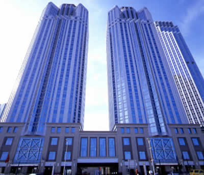 60 kule 8 i 16 kişilik, 2 si 21, 2 si 20 şer kişilik 12 asansör, 3. kulede 16 şar kişilik 8 asansör bulunmaktadır. Mesai saatlerinde toplam nüfus 10000 kişiye kadar ulaşmaktadır (Şekil 5.16). Şekil 5.