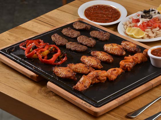 Combinations: IROKO WOODEN PLATTER & CAST IRON HOT PLATE Kombinasyon: IROKO AHŞAP ALTLIK & DÖKÜM DEMİR HOT PLATE 51 LV HRC HP 1130 AS 253 IR 11 x 30 cm 1 1,53 kg Description: Wooden and Cast Iron Hot