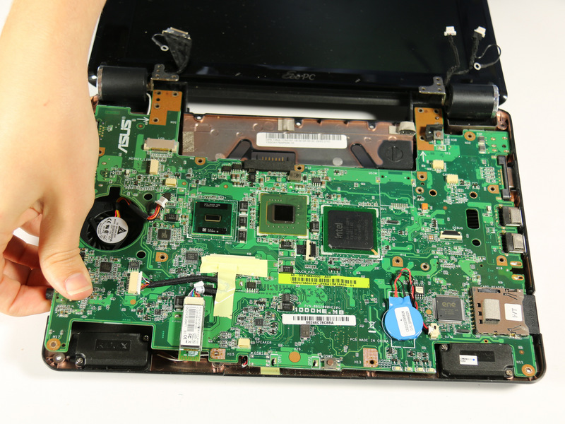 Asus Eee PC 1000HE Kablosuz Ağ Kartı Değiştirme Adım 21 dikkatle uzak