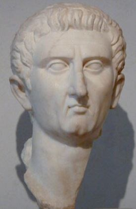 İmparatorlar Nerva İ.S. 96-98 Traianus, İ.S. 98-117 CE Foto: Ann Raia, VROMA Projesinin izniyle 1. Senato tarafından seçilen kıdemli bir senatördü.