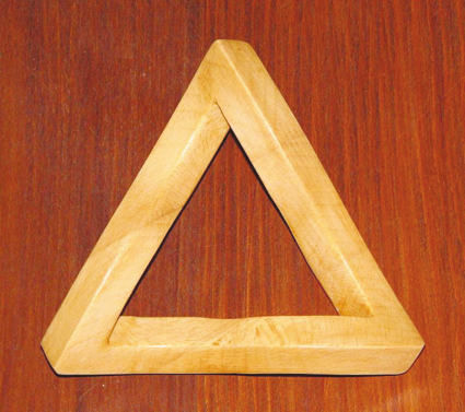 enarlarýna Göre Üçgenler Çeþit Üçgen Ýkiz Üçgen Ýkiz üçgenin tepe açýsý her zaman eþit larýn arasýndaki açýdýr. c a taban açýlarý P = s(ëp) = s(ë) b tepe açýsý enar uzunluklarý farklý olan üçgendir.