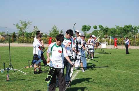 güncel / actual GEÇMİŞTEN GÜNÜMÜZE BURSA DA OKÇULUK Hüseyin GÜNEL Bursa Okçuluk Spor Kulübü Baş Antrönörü Bursa Archery Sports Club Head Coach Osmanlı da çok küçük yaşlarda okçuluk eğitimine başlayan