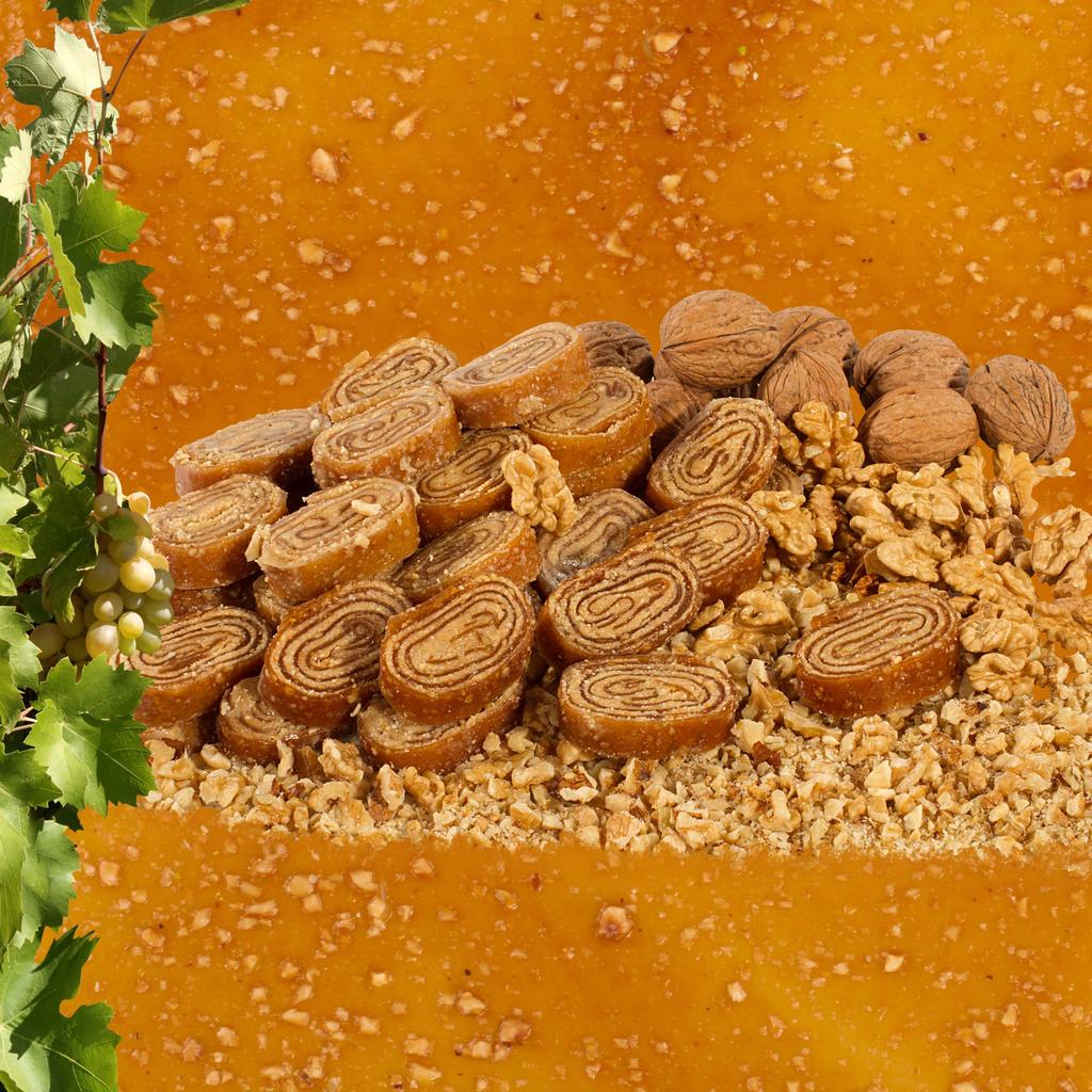 Ballı Pestil (Cevizli) Honeyed Fruit Pulp (Walnut) Yapımında dut pekmezi, süzme bal, süt, fındık ve ceviz içi kullanılmaktadır.