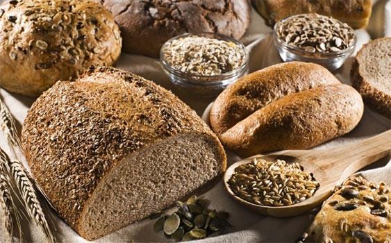 7. ÜNİTE - Beslenme İlkelerini Fiziksel Aktivite Programına Uygulamak 6 Ekmek, Diğer Tahıllar ve Patates Besin Adı Enerji Protein Top.Yağ Karbonhidrat Su (100 gr)