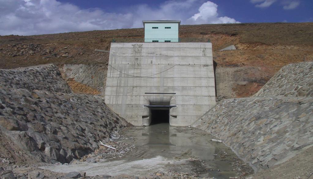 İçme suyu elde edilen suların korunmasına ait yönetmelikler dikkate alınarak barajı besleyen Başköy ve Karaşeyh Derelerinin çöpleri toplatılmış, köy içerisindeki yüzey sularını toplayan arklar