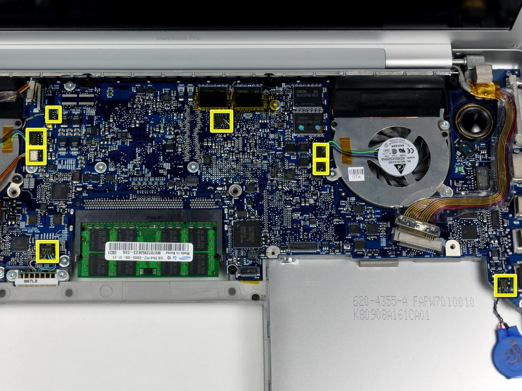 MacBook Pro 15 "Core 2 Duo Modelleri A1226 ve A1260 Logic Kurulu Yedek Adım 14 Her birinin altında bir