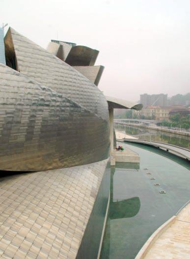 nin genel imgesidir. Resim 4.14. Guggenheim müzesi, yüzey arkitektoniği imgeleri [Sönmez, 2010] Bu durum aslında bir sonuçtur.