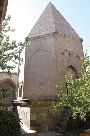 Tarihlendirme : Kitabesinden 1339-40 yıllarında yapıldığı anlaşılmaktadır. Kaynakça: Halil Edhem, Kayseri Şehri, Sadeleştiren: Kemal Göde, 1000 Temel Eser, No: 93, Ankara, 1982, s. 133-134.