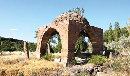 ESERİN ADI : MOLU KÖYÜ BALDAKEN TÜRBESİ Tarihlendirme : Baldaken türbeler daha çok 14-15.yüzyıl içinde görülen tiplerdir. Dolayısıyla eserin bu dönemlerde inşa edilmiş olabileceği varsayılabilir.