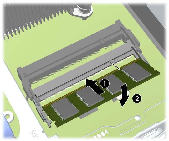 Şekil 5-11 SODIMM Takma NOT: Bellek modülü yalnızca bir yolla takılabilir. Modüldeki girintiyi bellek yuvasındaki tırnakla eşleştirin. 10. Erişim panelini yerine takın. 11.