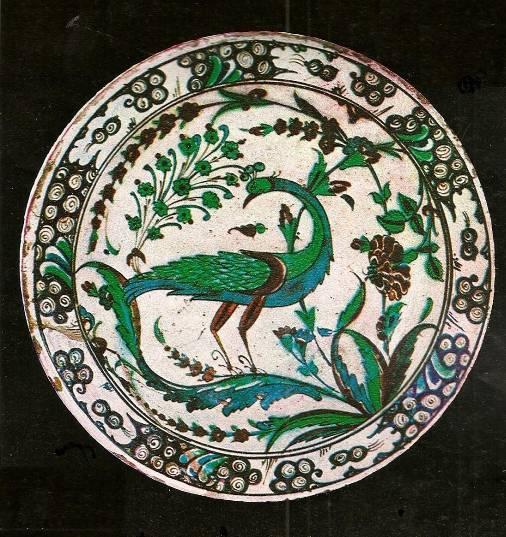 Orta Asya da gelişen keramik sanatının bir kolu olan çinicilik, Selçuklularla Anadolu ya girmiştir. Mimari süslemede çininin yeri çok yaygındır.