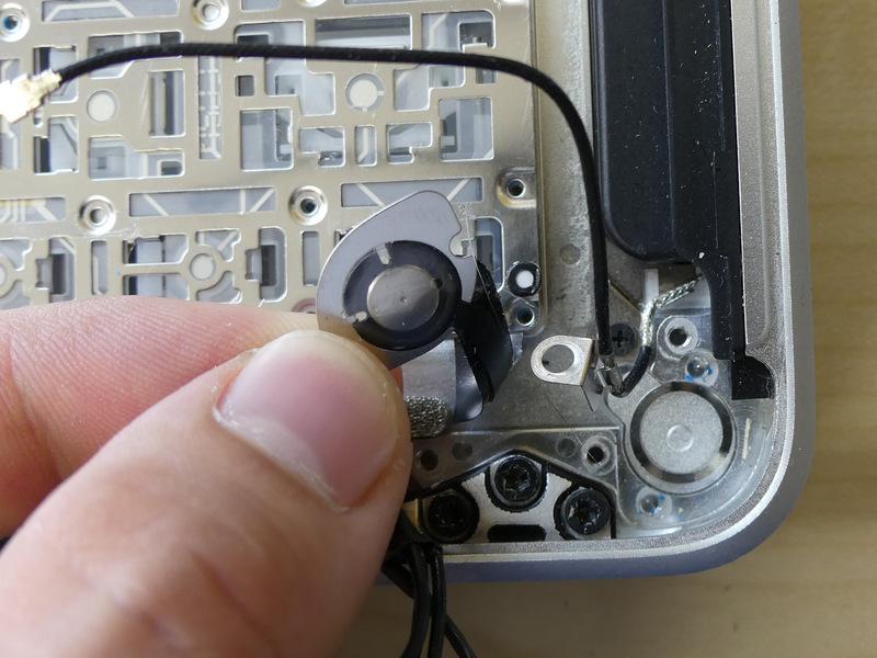 klavyeyi kaldırmaya çalıştığınızda güç düğmesinin şerit kablo gözyaşı bunu yerine getirmemek!