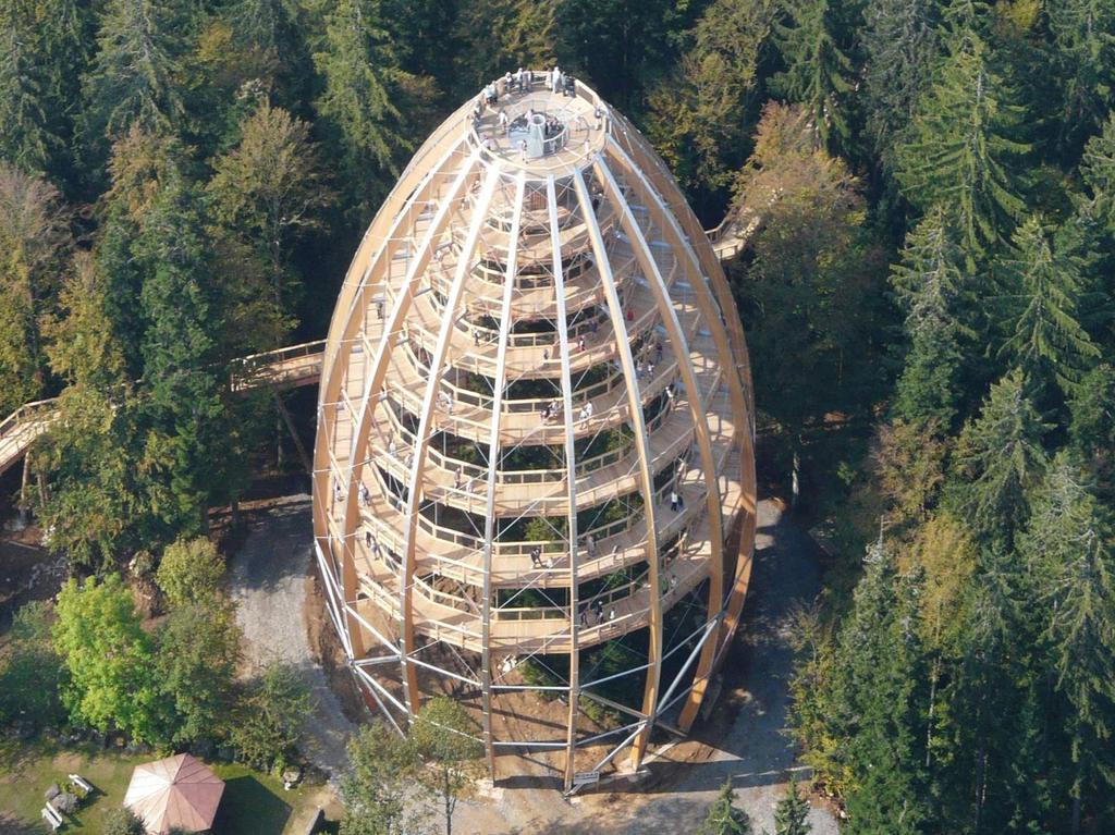 Milli Park Ağaç tetepesi kulesi Bavaria, Almanya 32 m Çap, 44 yükseklik, her biri 40 m den uzun