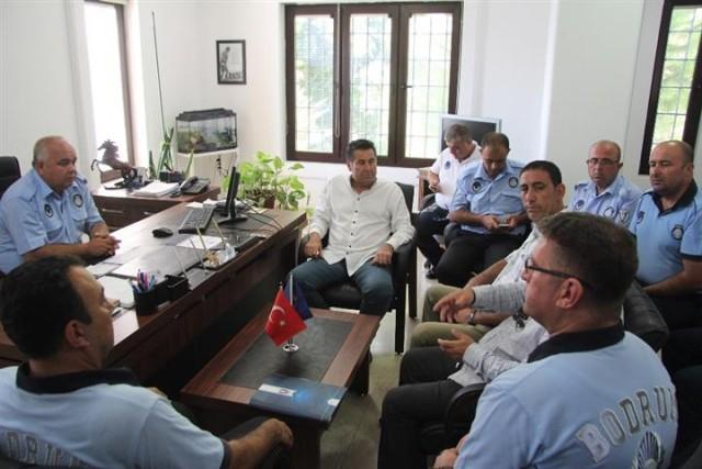 Başkan Kocadon, Haftasını kutladı Zabıta Bodrum Belediye Başkanı Mehmet Kocadon, Zabıta Haftası dolayısıyla Bodrum Belediyesi Zabıta Müdürlüğünü