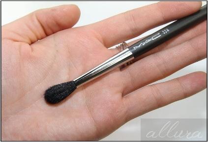 NASBRUSH0207 Far Karıştırma Fırçası Crease Blending Brush Toz ve sıkıştırılmış far bazlı ürünlerin; göz kapağına eşit dağıtılaarak, yumuşak